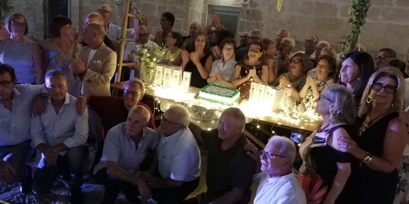 Il tempo si ferma a Palagiano: le radici, l’amicizia e il patto ritrovato della classe del ‘56