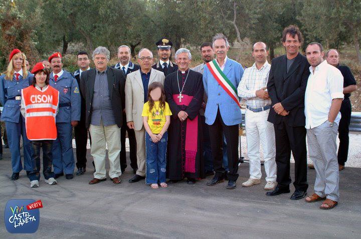 Con la fascia l'ex sindaco Andrea Nicolotti