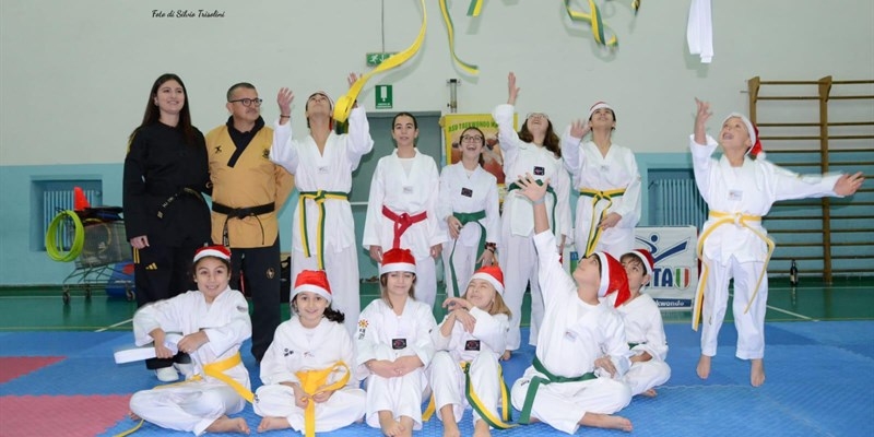 Cambio di cintura per gli atleti della "Taekwondo Mariano"