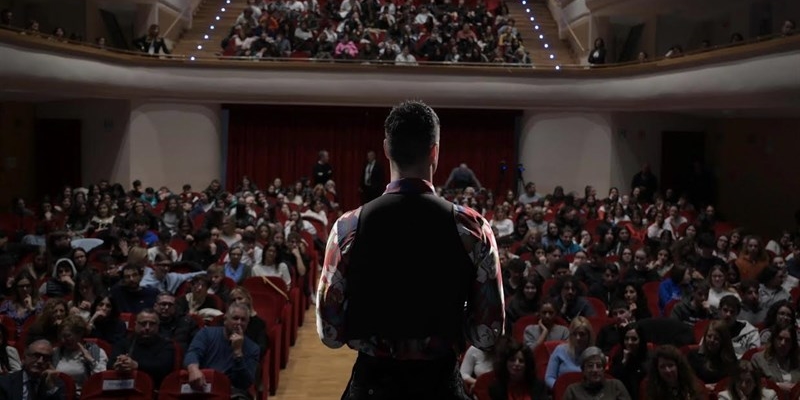 La bellezza gentile di Fabio Mancini diventa testimonial per la Asl Taranto