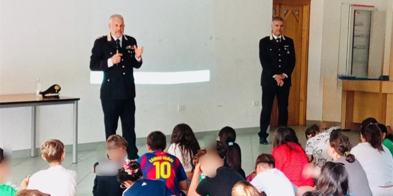 Educazione civica e tutela del territorio: l'Arma dialoga con i ragazzi