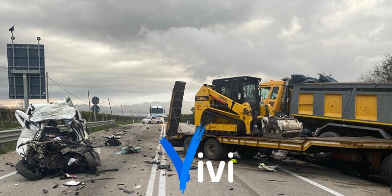 Doblò vs mezzo pesante: scontro terribile sulla statale 100