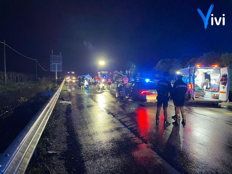 Doblò vs mezzo pesante: scontro mortale sulla statale 100