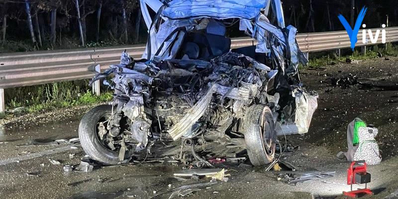 Doblò vs mezzo pesante: scontro mortale sulla statale 100