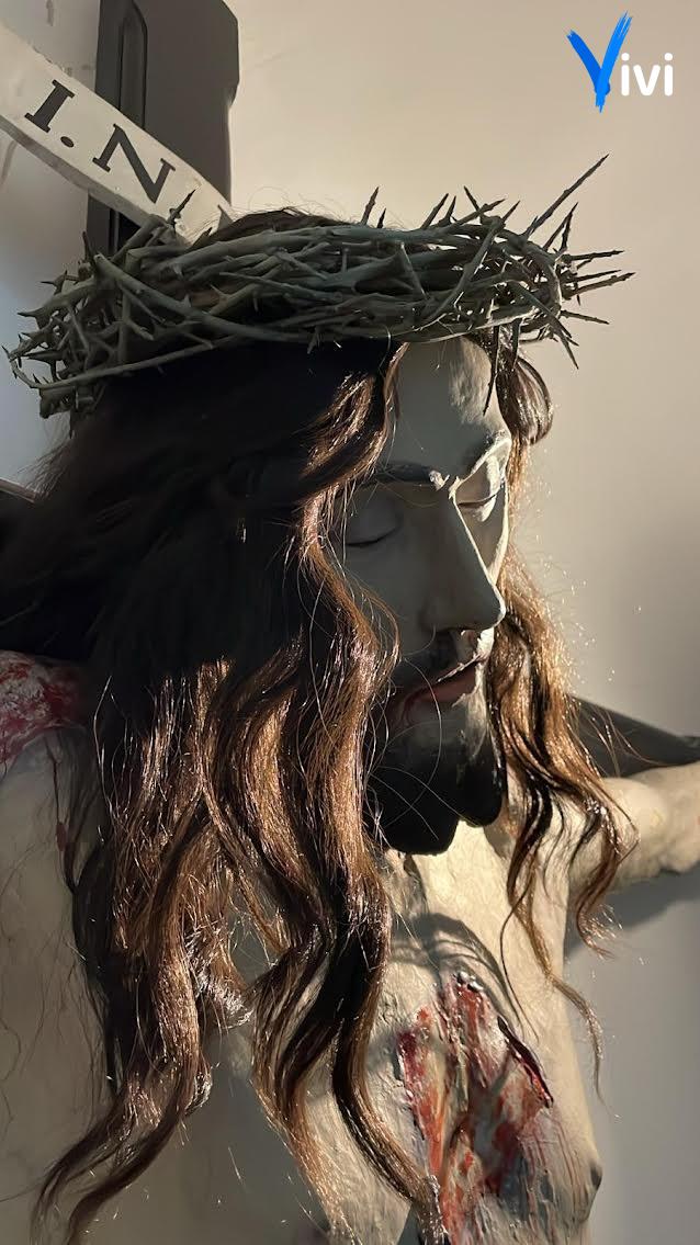 Il Santissimo Crocifisso ritrova la sua antica immagine: donata una nuova capigliatura