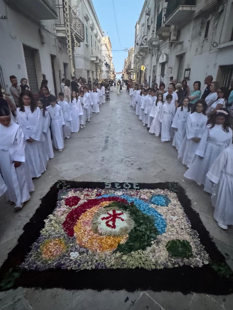 Fede e innovazione: Mottola si prepara all'Infiorata del Corpus Domini