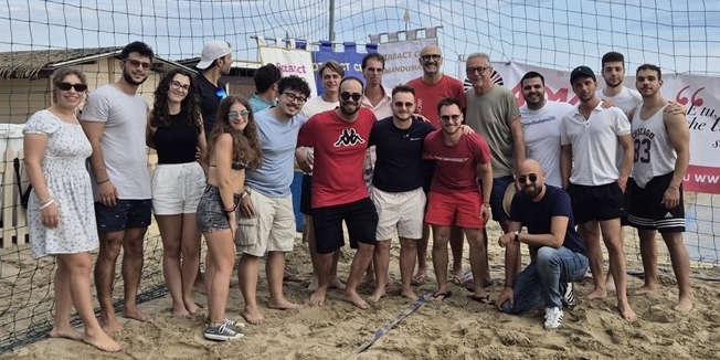 Beach volley al tramonto unisce club Rotaract e sostiene ADMO