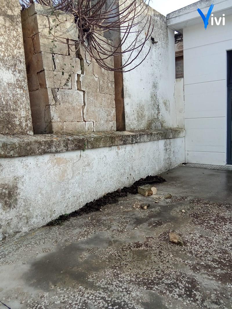 Maltempo e danni: il vento soffia forte sul cimitero di Castellaneta