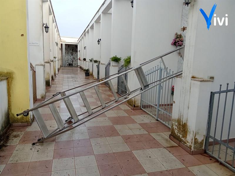Maltempo e danni: il vento soffia forte sul cimitero di Castellaneta