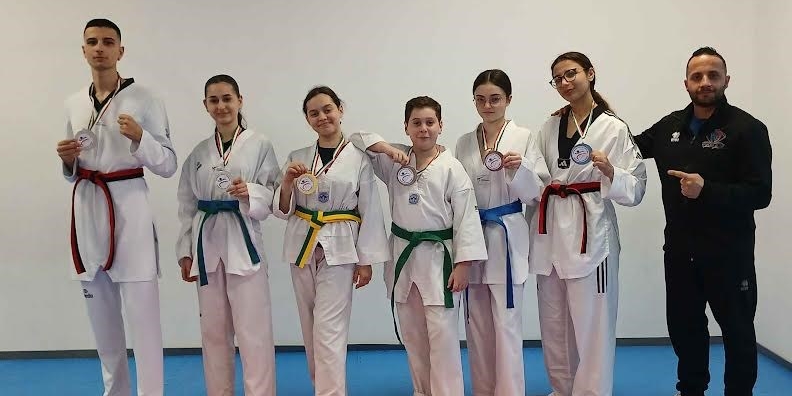 Taras Taekwondo Palagiano protagonista in Calabria: tutti sul podio