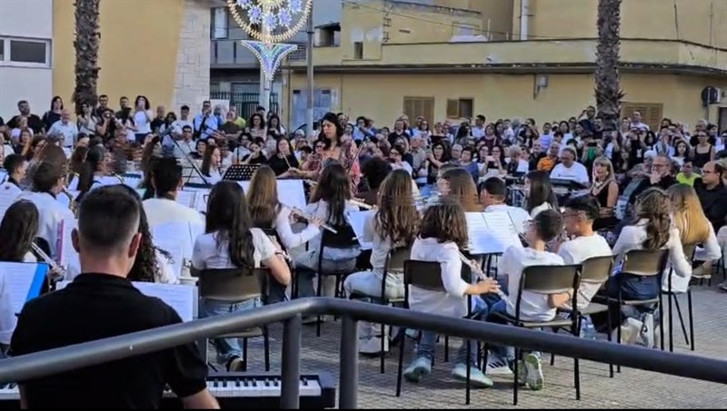 la giovane orchestra di Palagiano conquista pubblico e critica