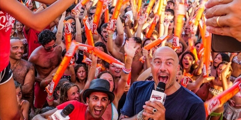 Radio Deejay con Mario Fargetta: il Vertical Summer Tour fa tappa a Marina di Ginosa