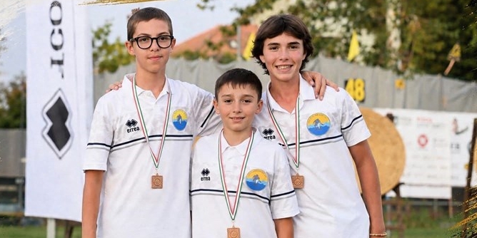 Massafra, tiro con l'arco: bronzo e nodo strutture