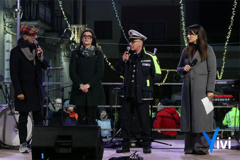 Befana al vigile, una giornata di festa solidale