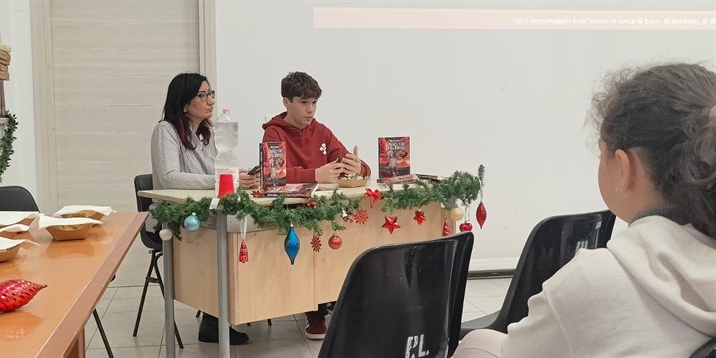 Crudele porta "Land of the Free" nelle biblioteche romane