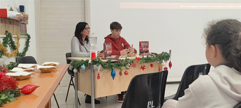 Crudele porta "Land of the Free" nelle biblioteche romane