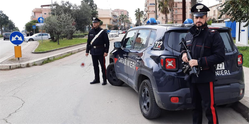 Minaccia e picchia il marito: ai domiciliari moglie violenta