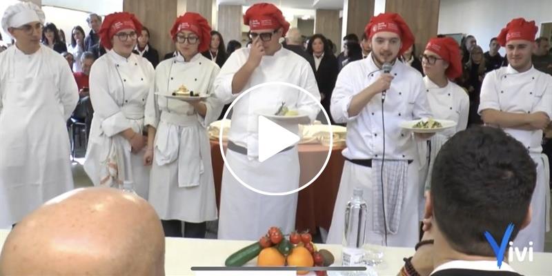 «Healthy Food tra i banchi di scuola»: formazione e spettacolo al "Mauro Perrone"