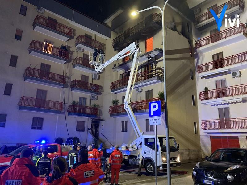 Incendio in appartamento: anziana signora salvata in extremis