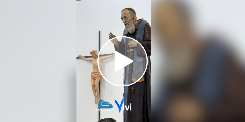 San Leopoldo: l'immagine del santo entra nella nuova chiesa