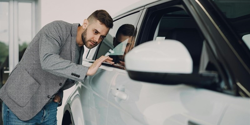 Il caro auto frena i giovani: impatto economico e strategie per le famiglie italiane