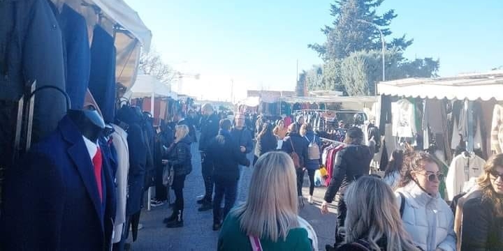 La prevenzione in movimento: al mercato settimanale arriva il camper della Asl