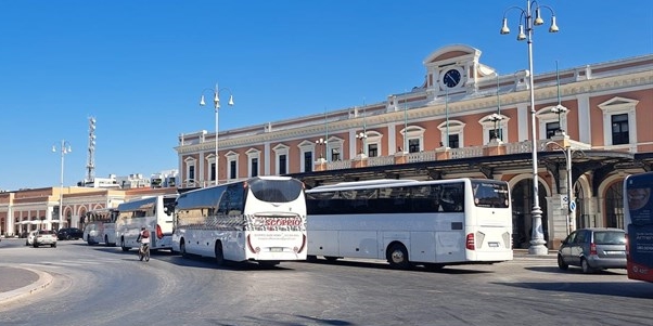 Trenitalia informa: «Potenziate le corse in bus tra Bari e Taranto»