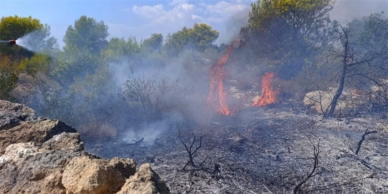 Incendio a Massafra: domate le fiamme in via Torretta