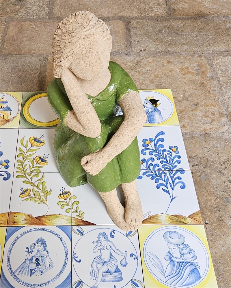 Il MuMa celebra dieci anni con una mostra tra arte e maiolica