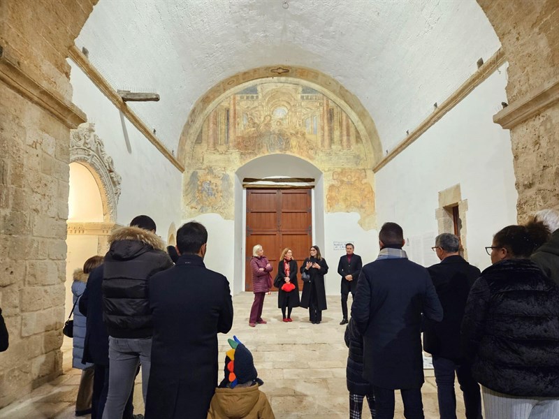 Il MuMa celebra dieci anni con una mostra tra arte e maiolica