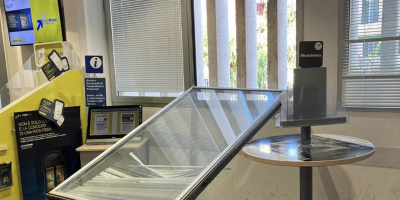 Incidente alle Poste: cede finestra blindata, ferita una dipendente
