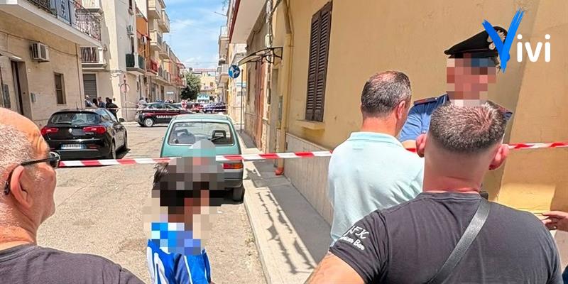 Si barrica in casa e minaccia di farsi esplodere, salvato dalle forze dell'ordine