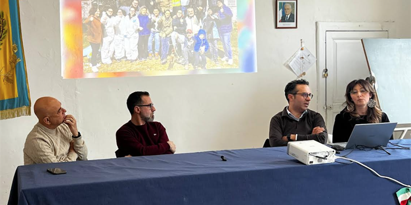 Marina di Ginosa celebra la chiusura del 41° Carnevale: il 15 febbraio l’ultima sfilata e l’omaggio agli anni Novanta