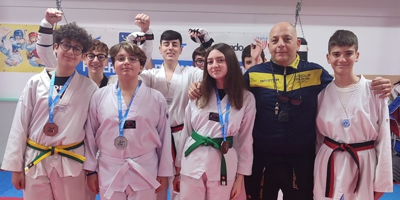 Gli atleti dell'Asd Evolution Taekwondo Massafra