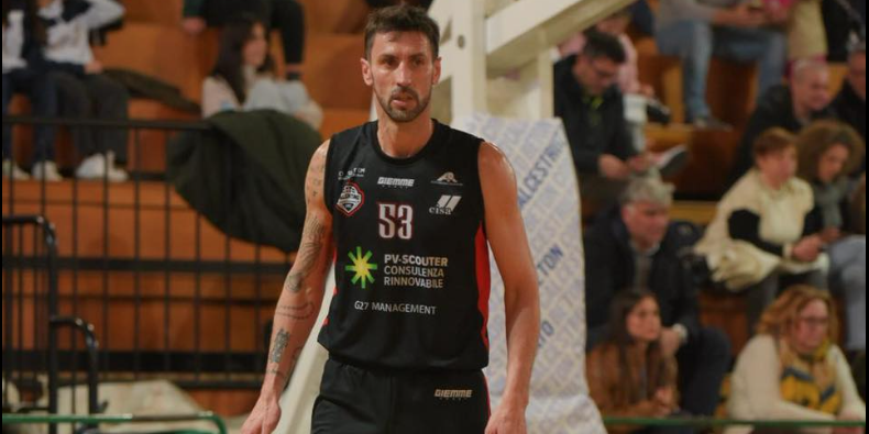 Basket, Corato amara e Valentino al tappeto