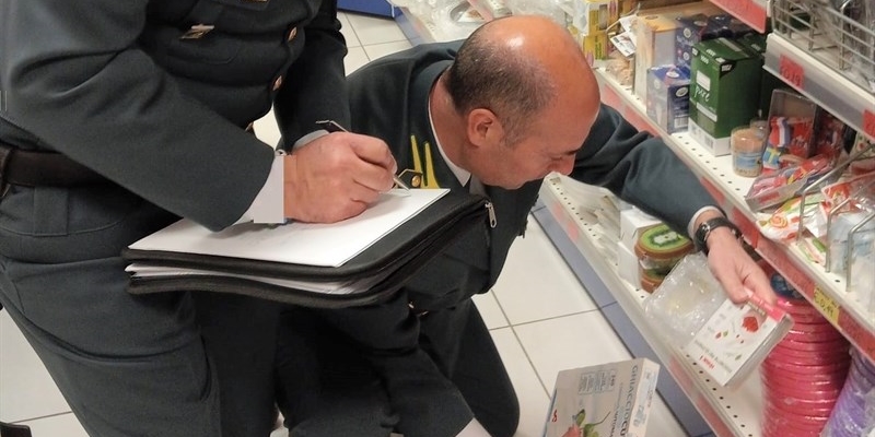 Sequestrati 23mila prodotti non sicuri nel Tarantino