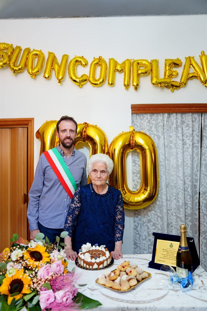 Buon compleanno a Nonna Lucia (100 anni)