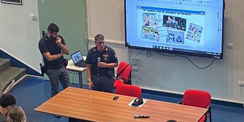 Cyberbullismo e sicurezza online: la Polizia Postale al De Ruggieri