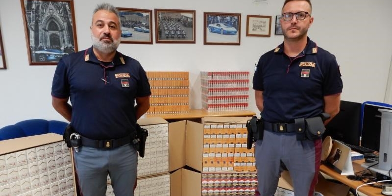 Trovato con 6mila pacchetti di sigarette di contrabbando: in arresto