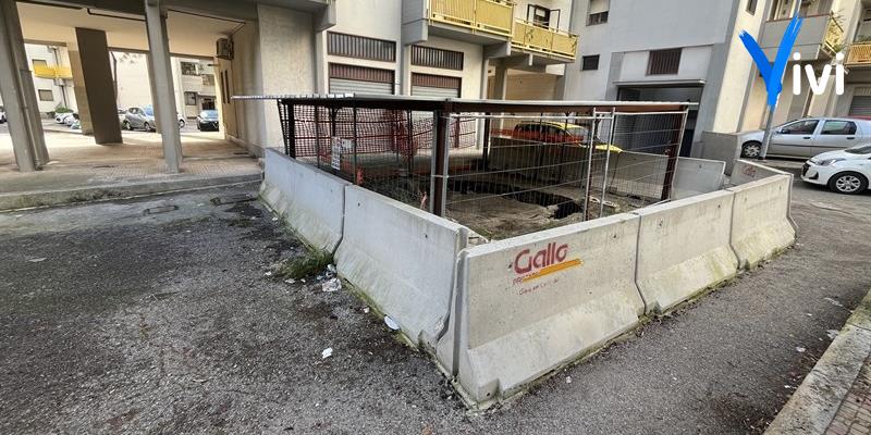 Voragine in via Carlo Pisacane, la segnalazione di una residente