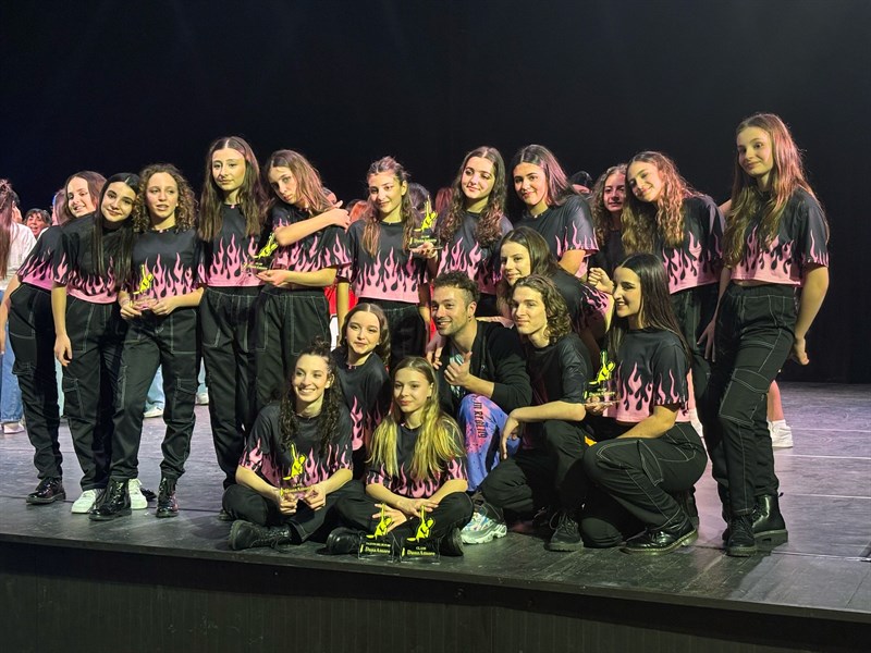 Le ballerine della scuola di danza Artist Academy di Massafra