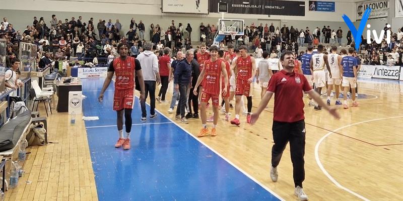 Clamoroso al Pala Sassi: la Valentino Basket sbanca Matera