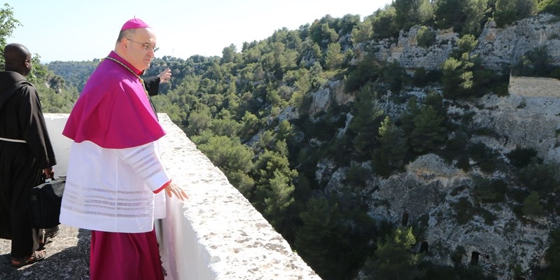 Monsignor Iannuzzi ha visitato il Santuario della Madonna della Scala Monsignor Iannuzzi ha visitato il Santuario della Madonna della Scala