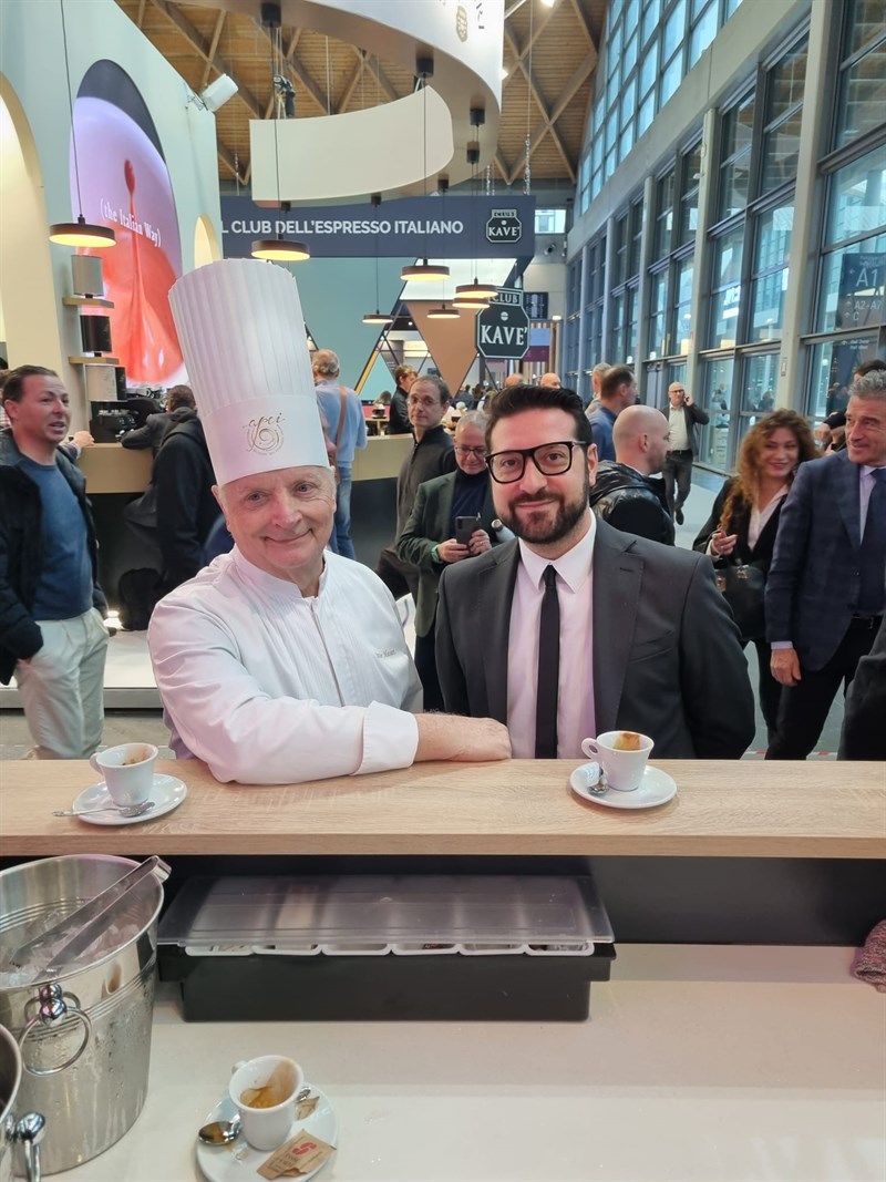 Antonio Vinci: il barista di Massafra che conquista il Golfo