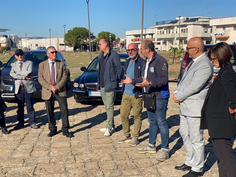 Dalla gravina alle chiese storiche, fino ai riti della Settimana Santa: la città accoglie soci rotariani da Puglia e Basilicata