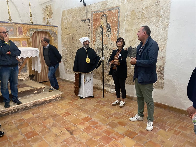 Dalla gravina alle chiese storiche, fino ai riti della Settimana Santa: la città accoglie soci rotariani da Puglia e Basilicata