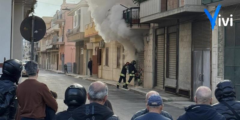 Fiamme in un’abitazione: coniugi salvati dai vigili del fuoco