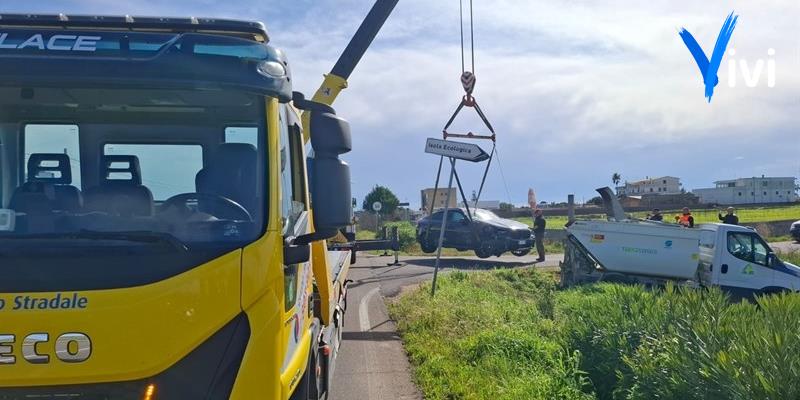 Auto vs furgoncino: scontro a Marina di Ginosa