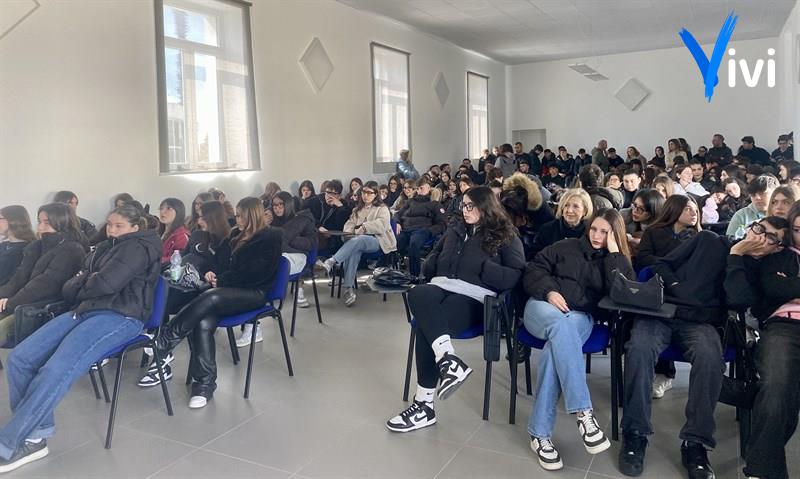 A lezione di legalità: gli studenti del "Flacco" a confronto con l'Arma
