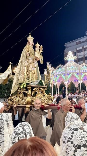 Infiorata del LabUM e devozione: Mottola celebra la Madonna del Carmine